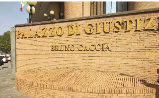 Processo per maltrattamenti nei confronti dell’ex compagna invalida